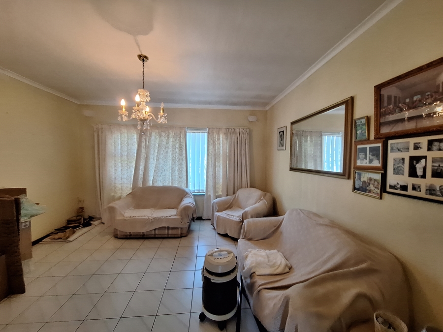 5 Bedroom Property for Sale in Goodwood Park Western Cape